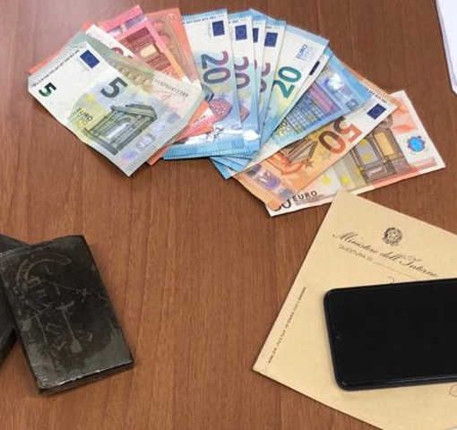 Il lockdown non ferma lo spaccio: tre pusher finiscono in manette tra centro e periferia