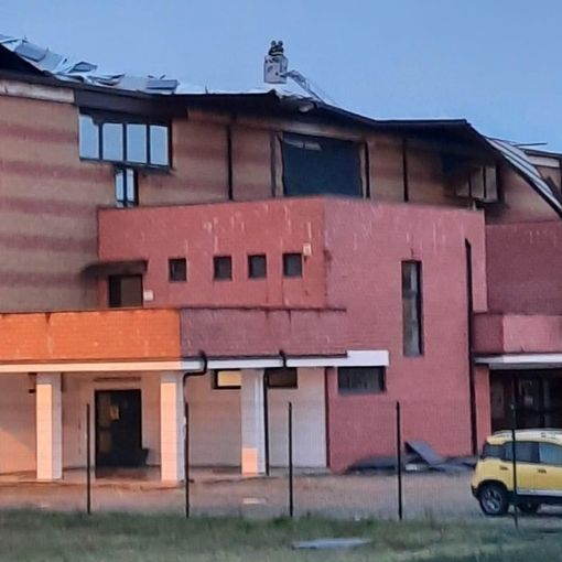 Maltempo, forte temporale su Chivasso: scoperchiato il PalaLancia