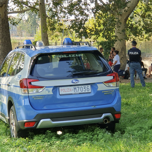 “Basta spaccio”, maxi blitz anti pusher in Barriera di Milano: camionette e agenti