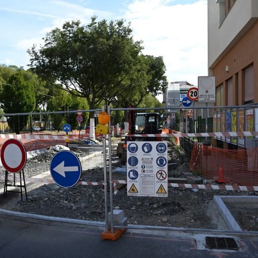 Stop alle auto davanti alla scuola Martin Luther King