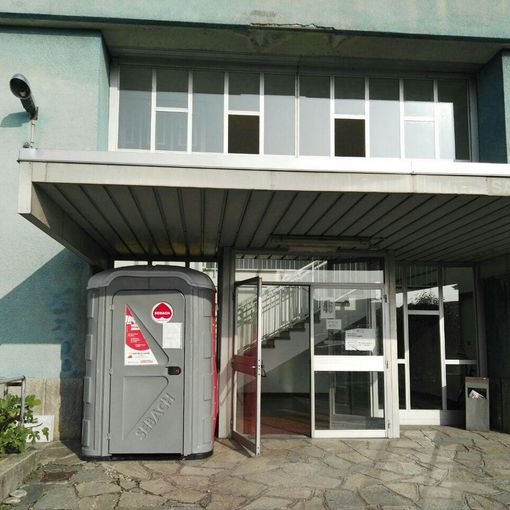 Orbassano, “Servizi igienici inaccessibili ai disabili alla Medicina Legale e Saitta aumenta lo stipendio ai manager”