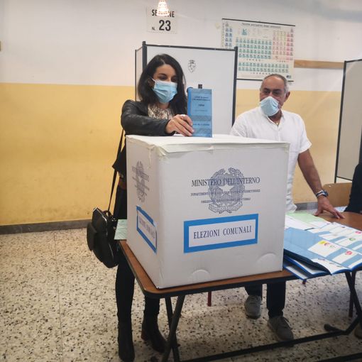 Valentina Sganga al momento del voto