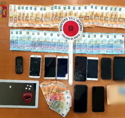 soldi e refurtiva ritrovati dalla Polizia