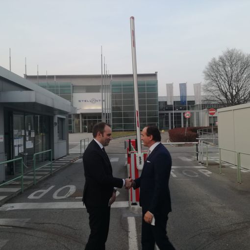Stefano Lo Russo e Alberto Cirio davanti a Stellantis