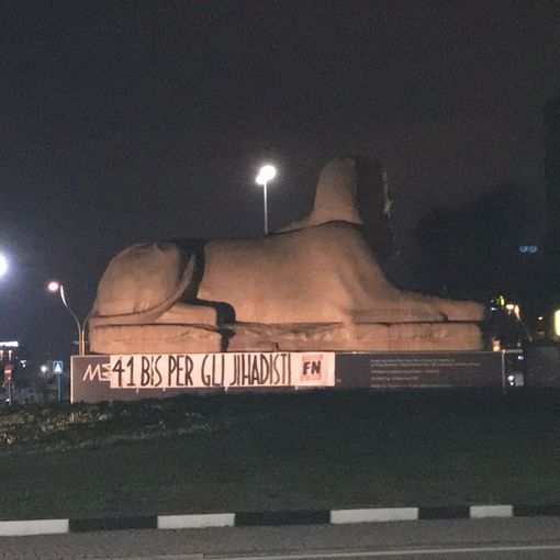 Striscione di Forza Nuova alla rotonda di corso Giulio Cesare: &quot;41 bis per gli jihadisti&quot;