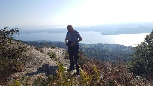 Sul Sass del Pizz a sbalzo sul Lago Maggiore nella sua parte mediana