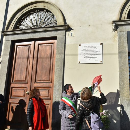 Lungo Po Cadorna, una targa ricorda il pittore torinese Piero Martina