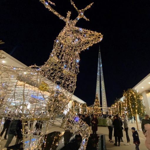 Torino Outlet Village con addobbi natalizi