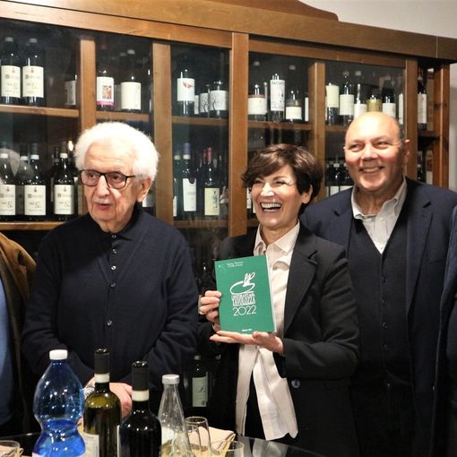 presentazione con persone in piedi