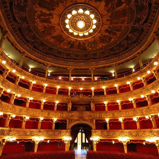 Il Teatro Stabile ripropone le iniziative divulgative per il pubblico: &quot;Preshow&quot;, &quot;Scena aperta&quot; e &quot;Oltre la scena&quot;