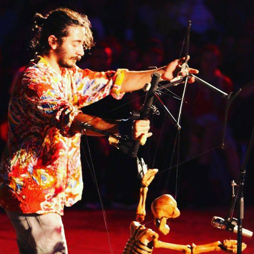 Dai Balcani alle Alpi, le marionette gitane invadono Mirafiori