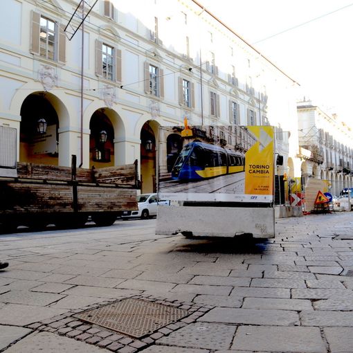 Mancavano 4 giorni a Natale. La via Po del 2024, tra cemento e ruspe, da lunedì torna (per metà) libera [REPORTAGE]