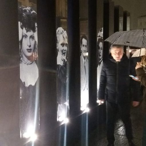 Piazza Castello sotto le luci della ribalta: venti attori per venti film danno il la a Torino Città del Cinema