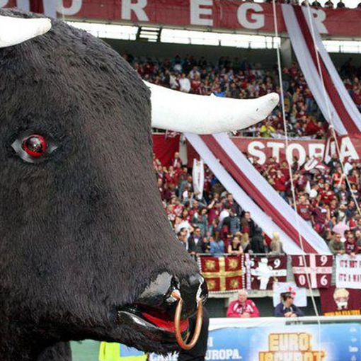 Fanno esplodere un grosso petardo nel corridoio interno della curva Maratona allo Stadio Olimpico: arrestati due ultras