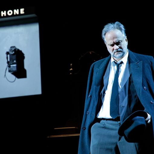 Massimo Popolizio in &quot;Uno sguardo dal ponte&quot; (ph Yasuko Kageyama), fino al 19 febbraio al teatro Carignano