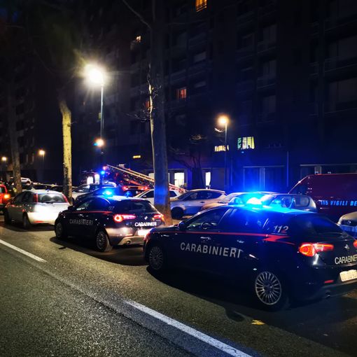 Immobilizzato dai carabinieri l'uomo che si era barricato in casa, tenendo come ostaggi la madre e il fratello