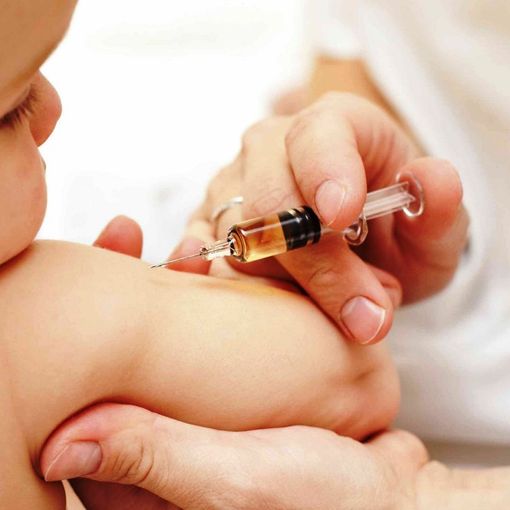 Il presidente Mattarella ha firmato: via libera al decreto che reintroduce l'obbligatorietà dei vaccini