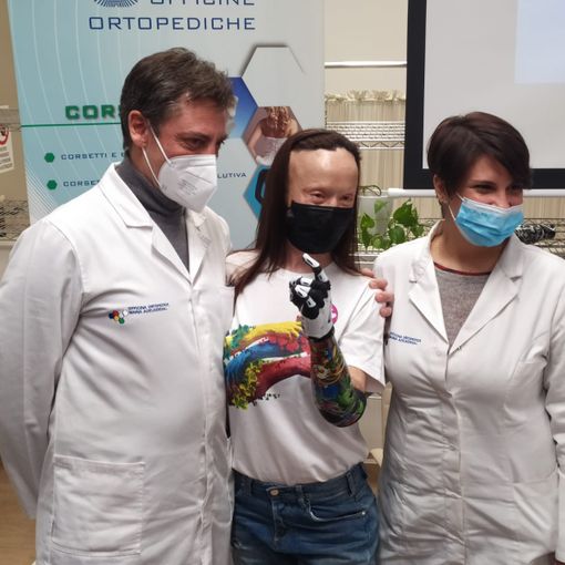 Valentina Pitzalis e la mano bionica