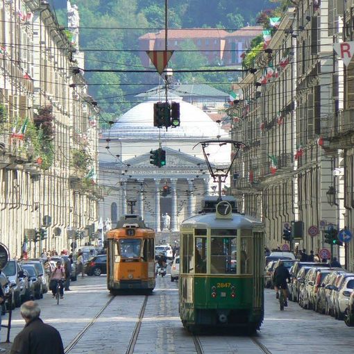&quot;Scoprire Torino&quot;: via Po, una strada con due portici paralleli ma diversi