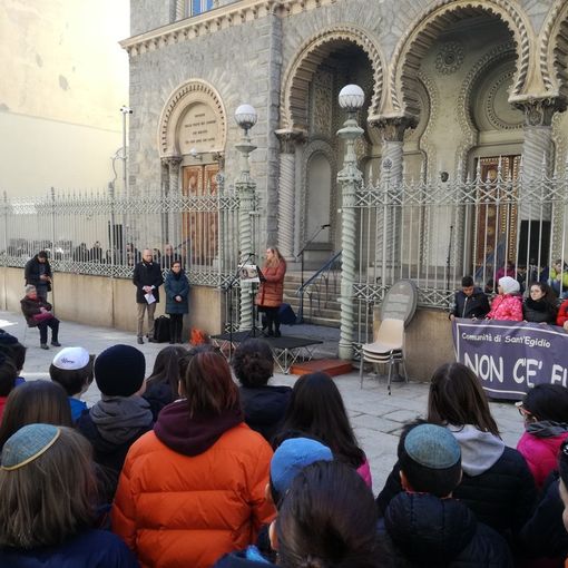 Da Porta Nuova a piazza Primo Levi, Torino sospesa per ricordare il dolore e dell'orrore della Shoah (FOTO E VIDEO)