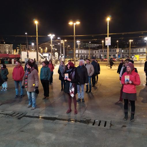 La crisi dell'editoria sfida il Coronavirus: a Torino le presentazioni di libri si fanno in piazza