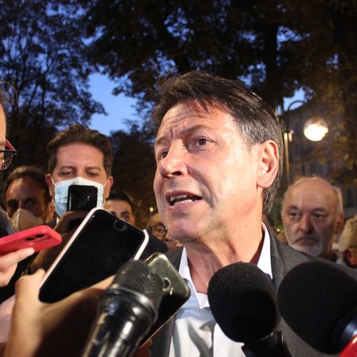 Gli ex Embraco incontrano Conte a Torino: “Rischiamo di finire sotto un ponte, ci aiuti” [VIDEO]