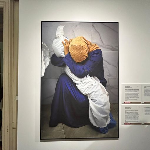 World Press Photo torna a Palazzo Barolo: in mostra l'immagine simbolo &quot;La Pietà di Gaza&quot;, vincitrice dell'edizione 2024
