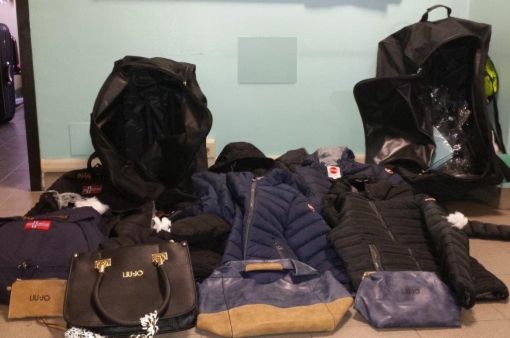 Suk abusivi a Torino: la Municipale sequestra 12mila articoli contraffatti