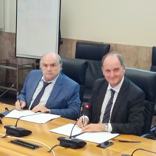 Acea e Politecnico: un patto per scrivere un futuro tra bio-idrogeno e rifiuti che diventano plastica o fertilizzanti