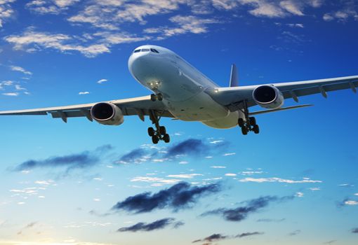 Il futuro del trasporto aereo tra riassetto del mercato e low cost a lungo raggio