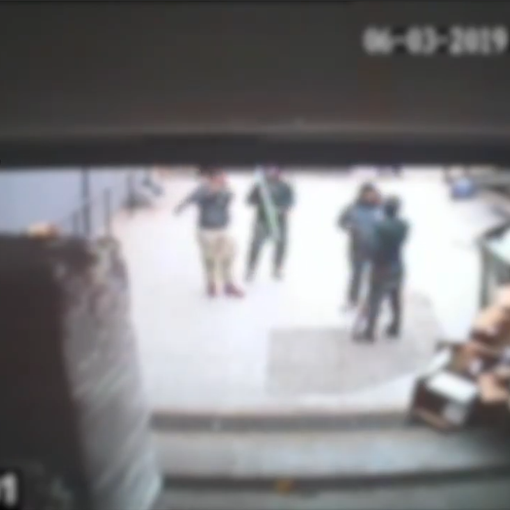 Falchera, raid in un negozio cinese con mazze di ferro e cocci di bottiglia, 5 persone in arresto