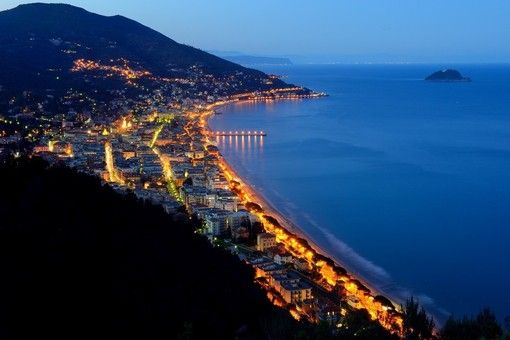 Alassio veduta notturna