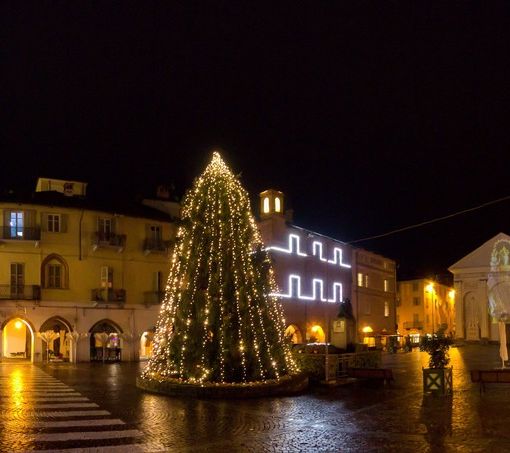 Con &quot;tracce di luce&quot; Carmagnola si avvicina al Natale aiutando cittadini e commercianti