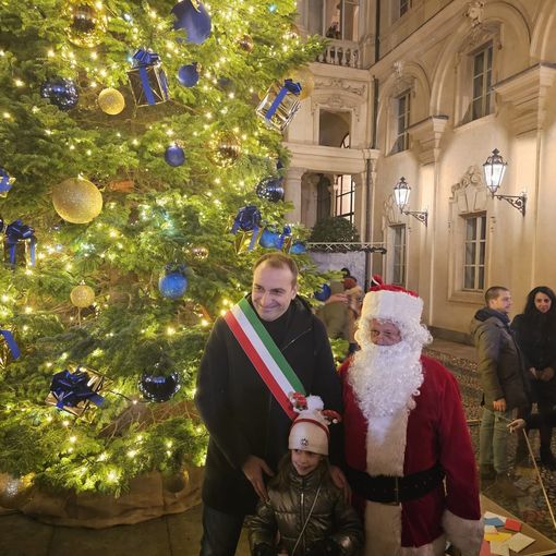 A Torino è Natale: si accende l'albero, il boschetto si illumina. Lo Russo: &quot;Spero che il 2025 porti lavoro per tutti&quot; [VIDEO]