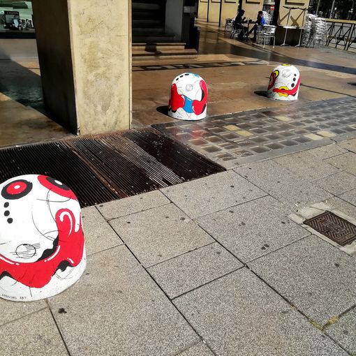 Dissuasori d'artista in piazza Statuto