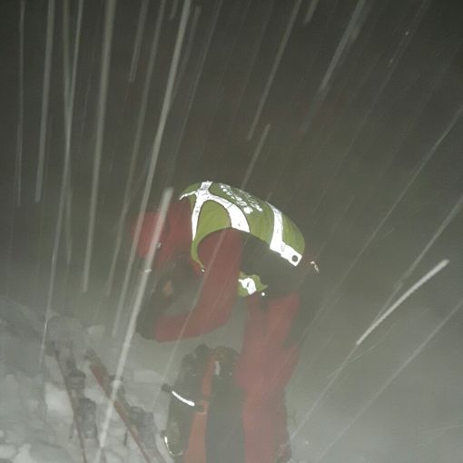 Due sciatori bloccati dalla bufera di neve, vengono recuperati da soccorso alpino e vigili del fuoco