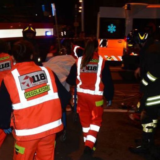 Beinasco, operaio schiacciato dal muletto: ferito, è stato trasportato in ospedale