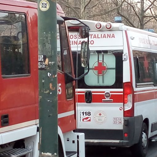Paura a Santa Rita: motociclista si schianta contro un'auto, in due finiscono all'ospedale