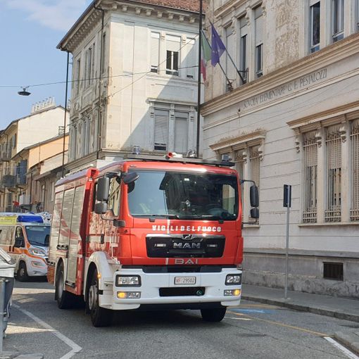 Odore di bruciato, scuola elementare Pestalozzi evacuata a Torino. Ma si è trattato di un falso allarme