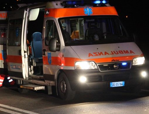 Incidente a Settimo tra moto e bici: grave il centauro