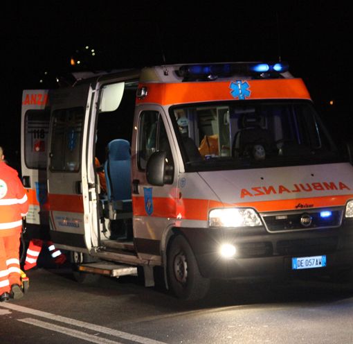 Accoltellato in corso Principe Oddone alle 3 di notte: lo portano al Giovanni Bosco