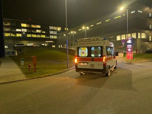 Brutto incidente a Biella, uomo di 78 anni investe una 30enne di Ivrea