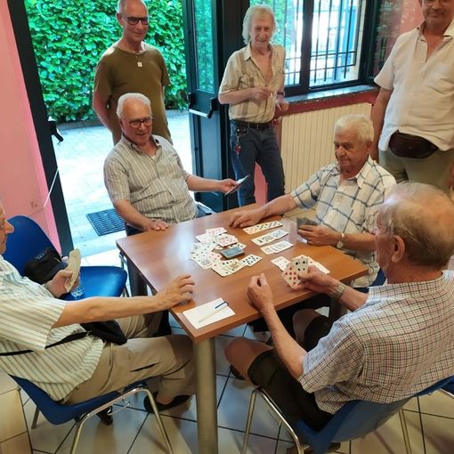 Via libera in Piemonte a quotidiani e giornali negli esercizi pubblici e al gioco a carte
