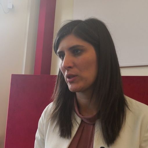 Aggredita su un bus perché portava il velo, Appendino chiama Fatima per esprimerle vicinanza