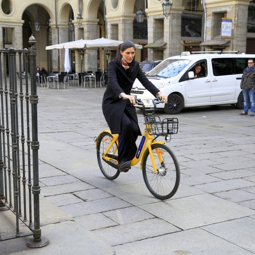 Incidenti a Torino, Appendino difende la mobilità dolce: “Adesso basta, si rispettino le regole”