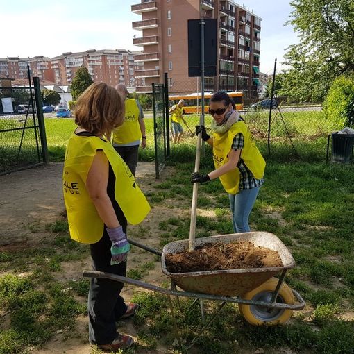 &quot;I volontari di Torino Spazio Pubblico ripuliscono l'area cani Salvemini&quot;