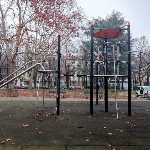area giochi piazza sassari torino