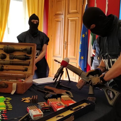 La Digos di Torino sequestra altre armi in Toscana: coinvolta anche l'Fbi [VIDEO]