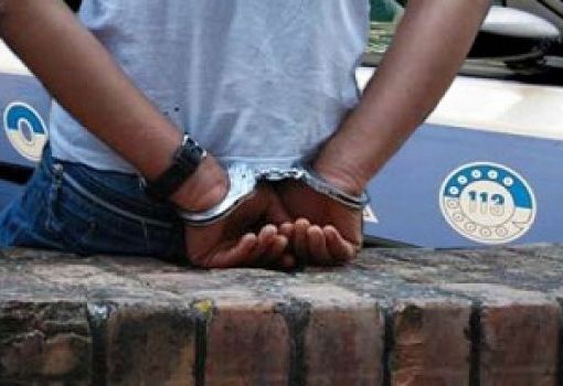 Minaccia con un coltello i clienti di un ristorante, 24enne nigeriano arrestato
