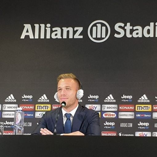 Juve, Arthur si presenta: &quot;Passo da Messi a Ronaldo per puntare alla Champions&quot;